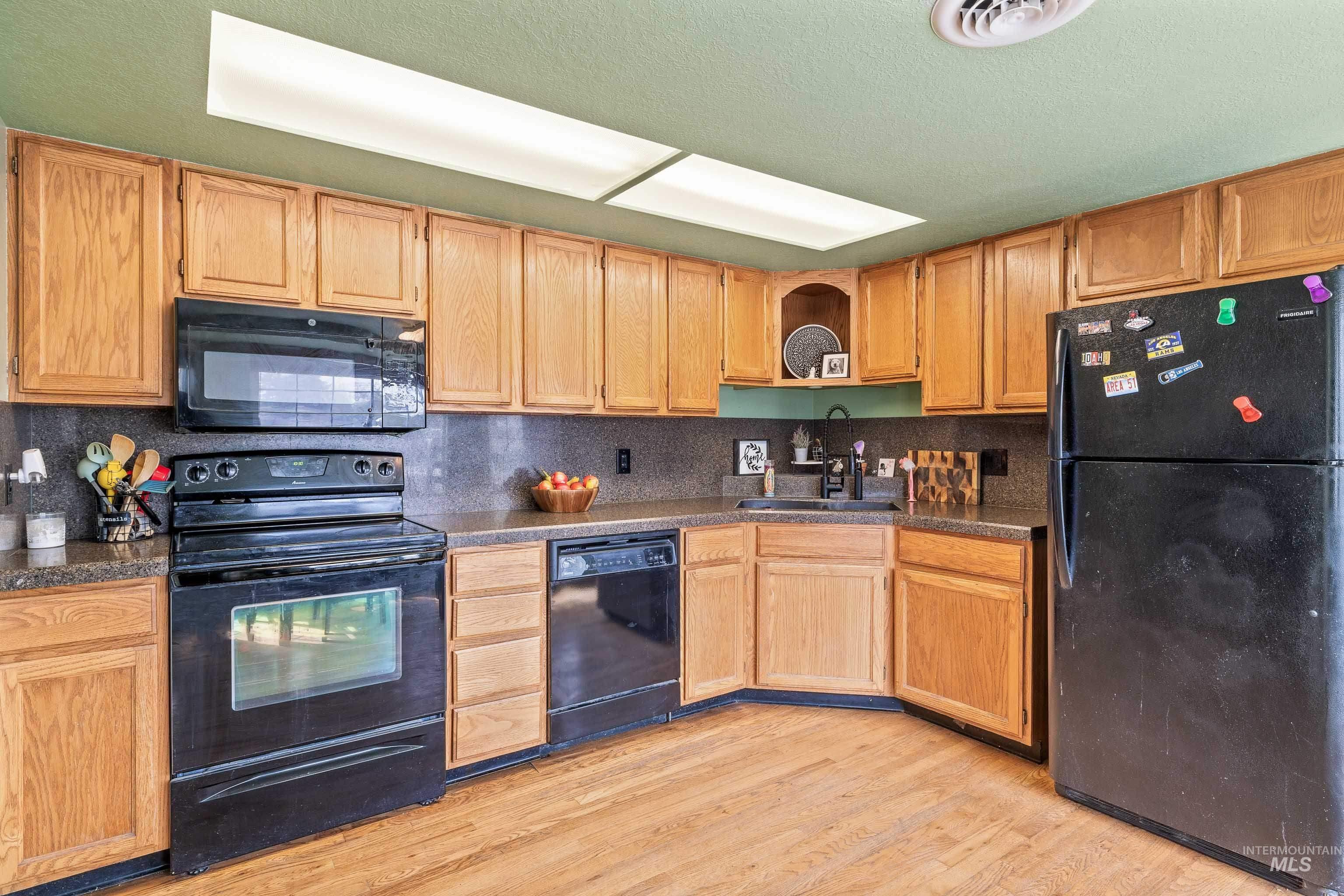 1035 Sawtooth Blvd Property Photo 8