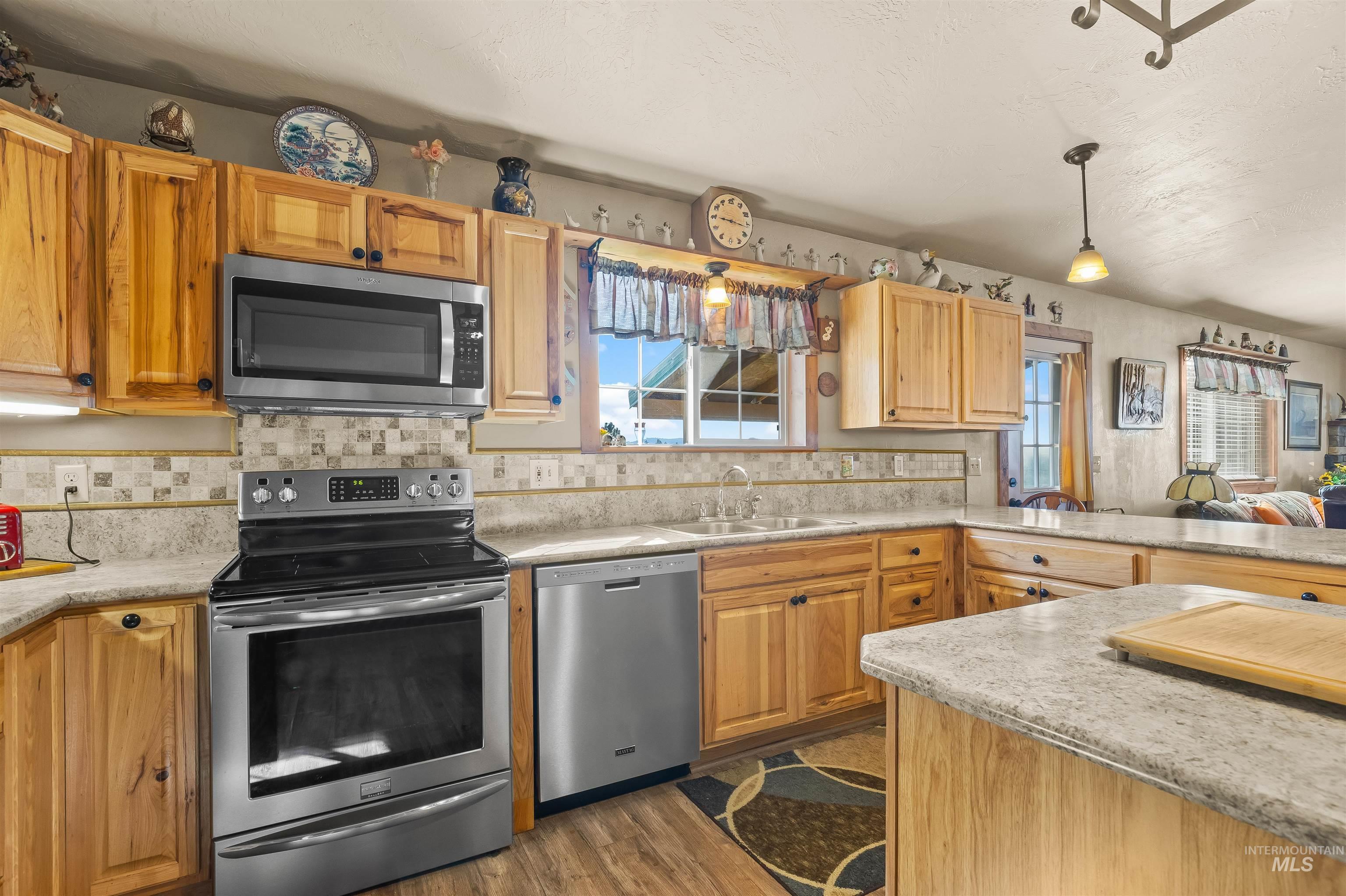 37405 Southwick Rd Property Photo 5