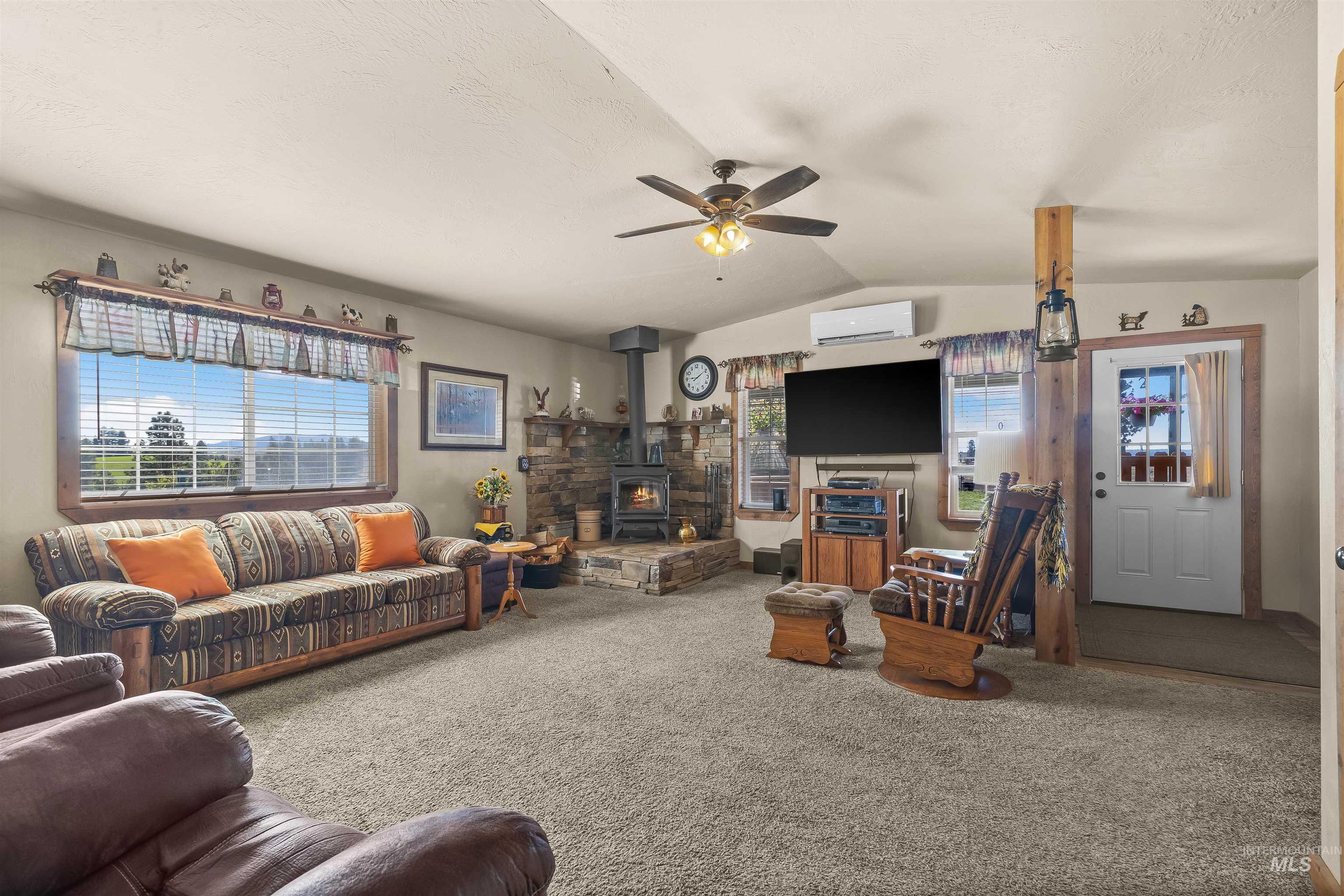 37405 Southwick Rd Property Photo 10