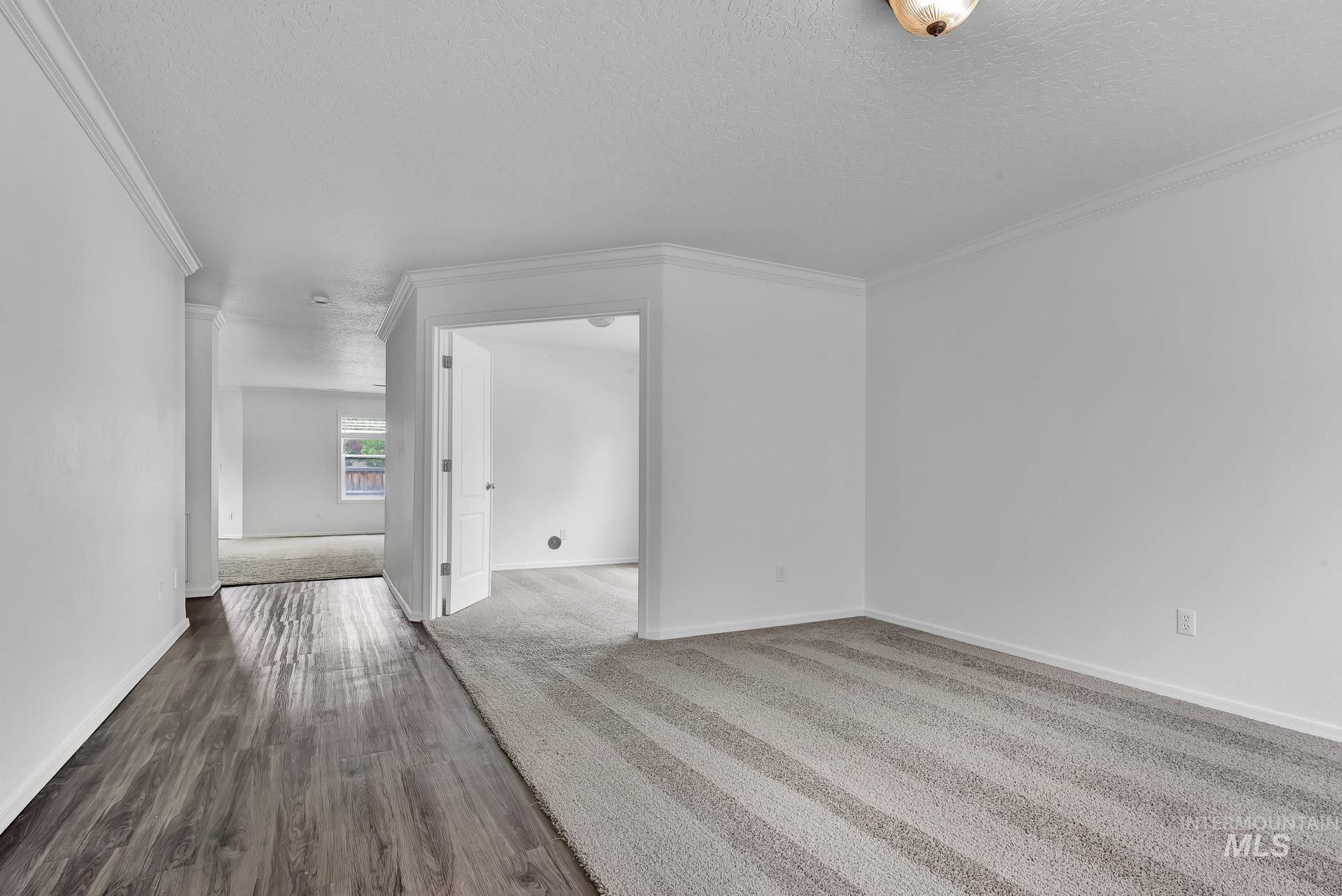 9458 W Littlewood Dr Property Photo 3