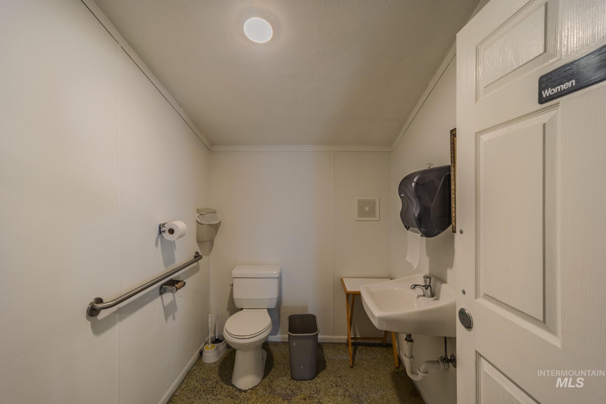 308 Main St. Property Photo 21