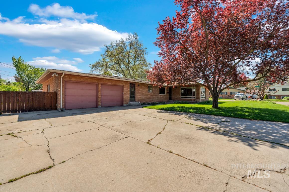 2306 N Grandee St. Property Photo 2