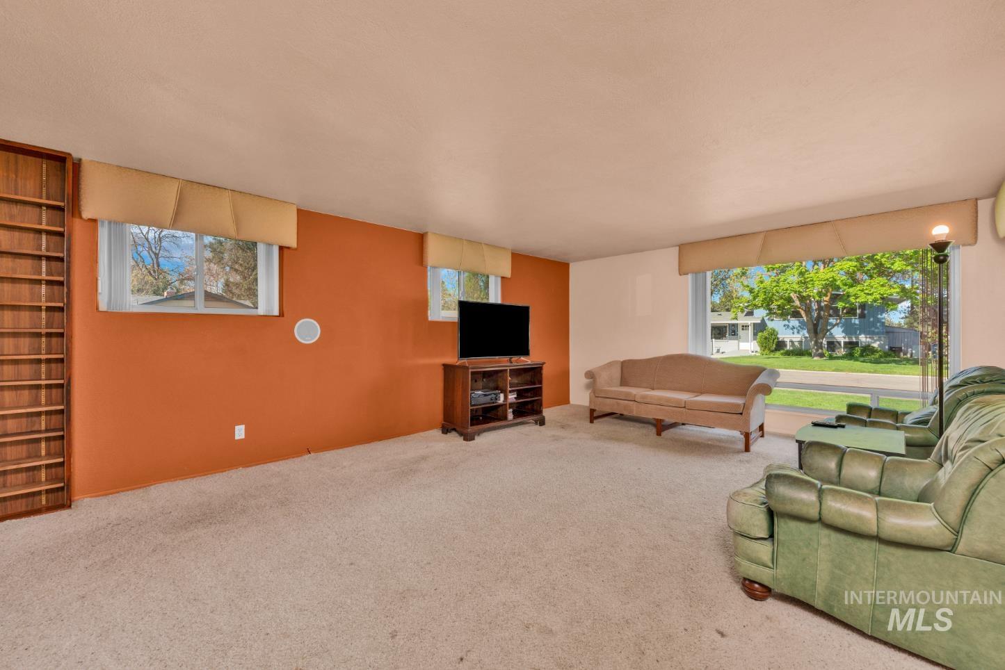 2306 N Grandee St. Property Photo 6