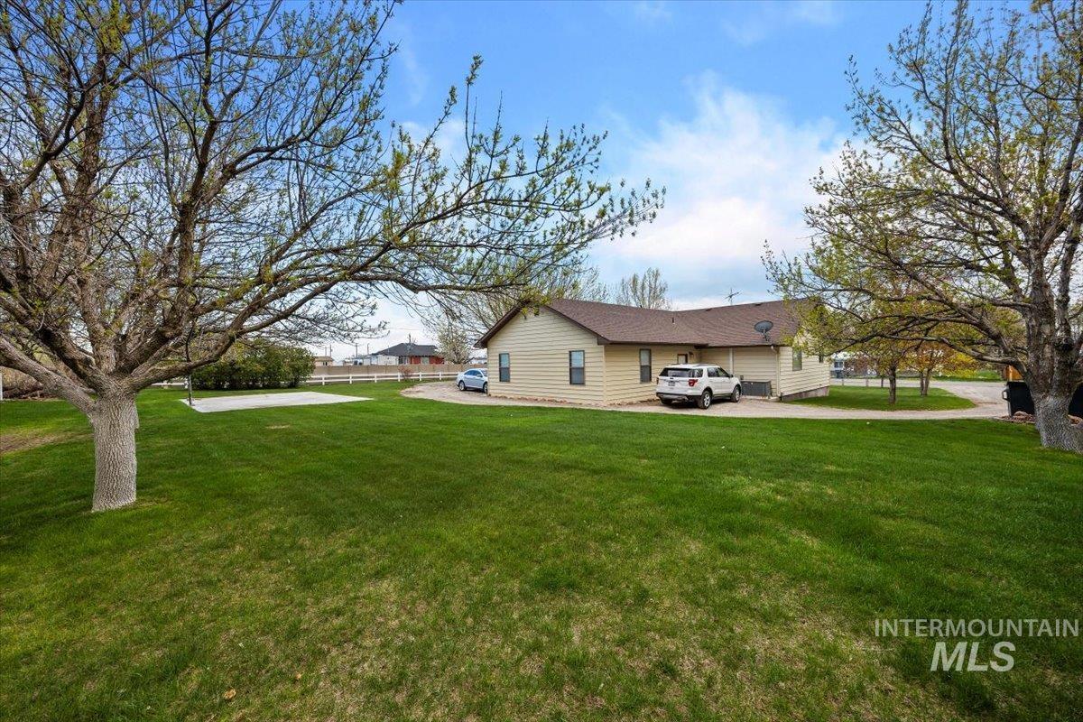 486 W 45 N Property Photo 8