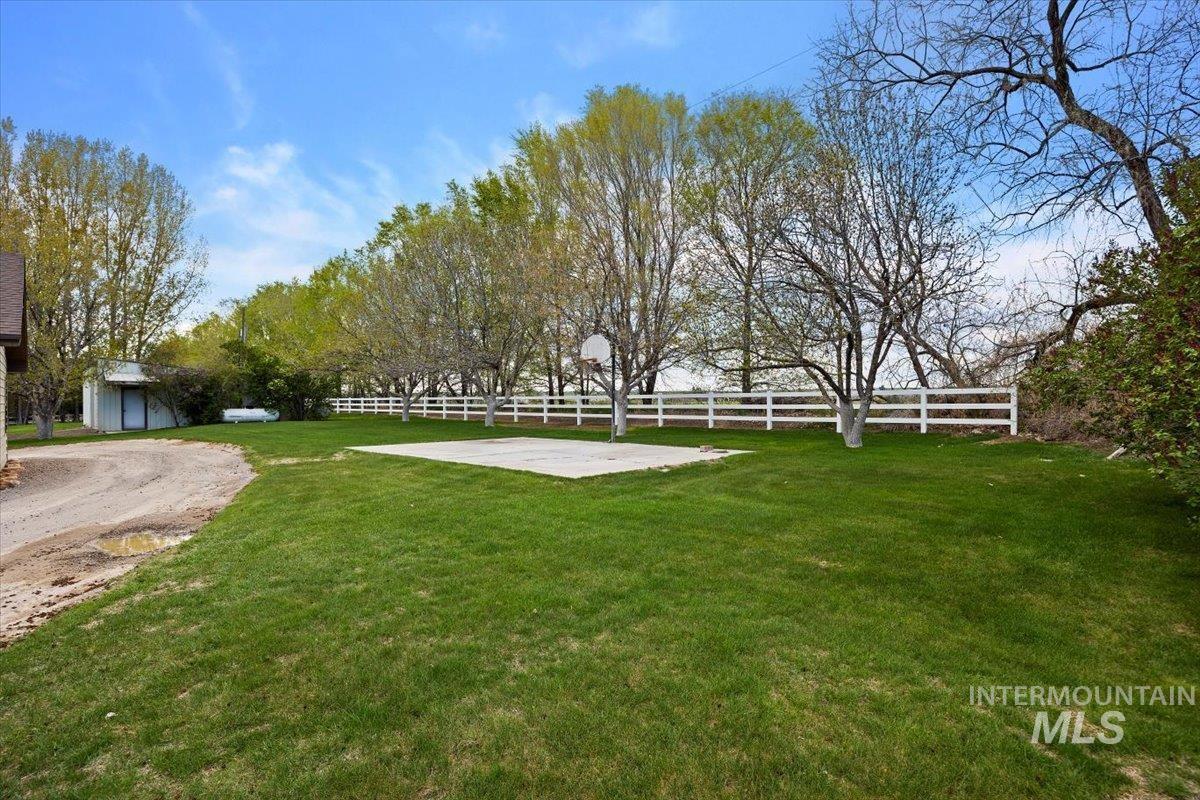 486 W 45 N Property Photo 10