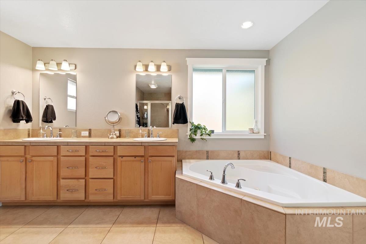 5506 E Felly Rim Ct. Property Photo 30
