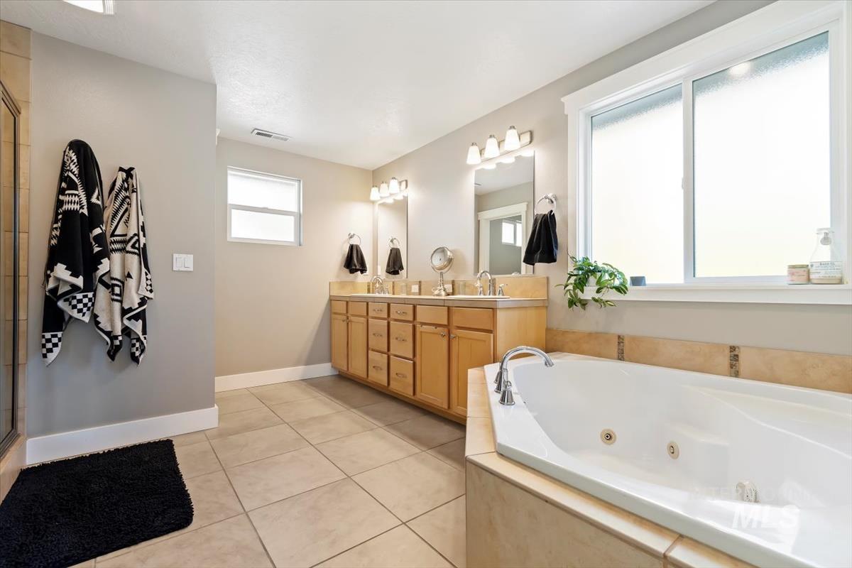 5506 E Felly Rim Ct. Property Photo 31