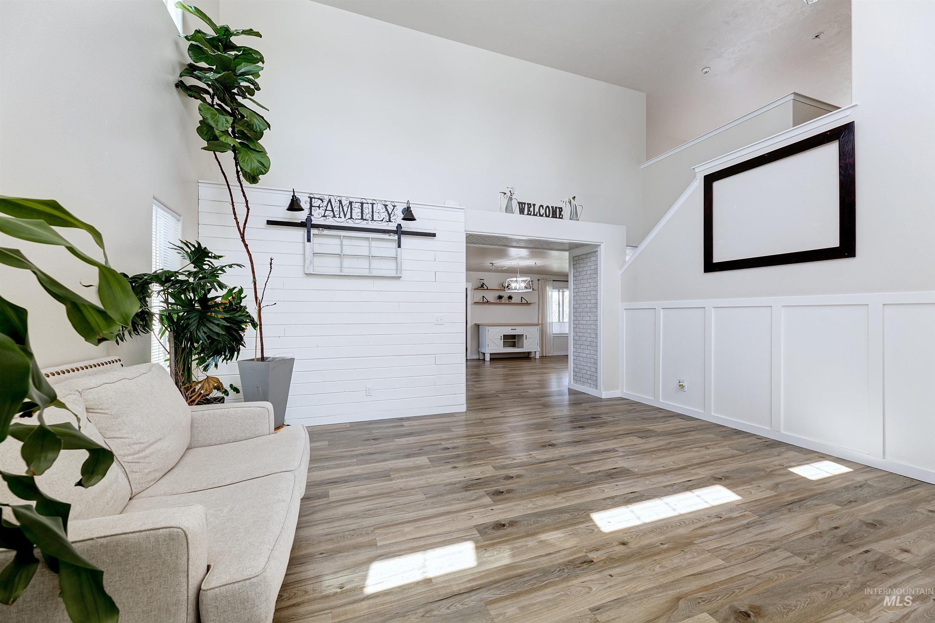 1052 E Sicily Property Photo 3