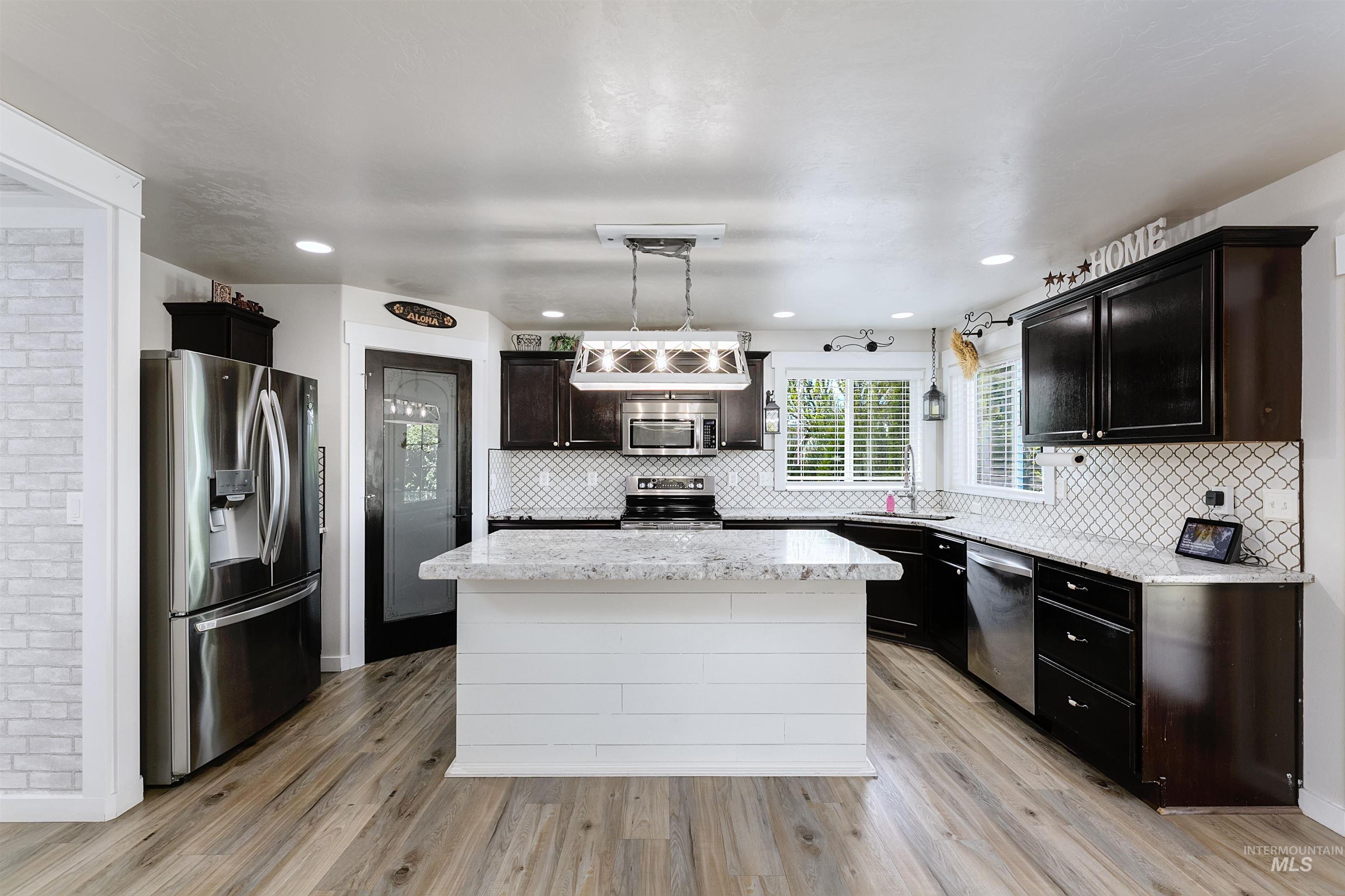 1052 E Sicily Property Photo 6
