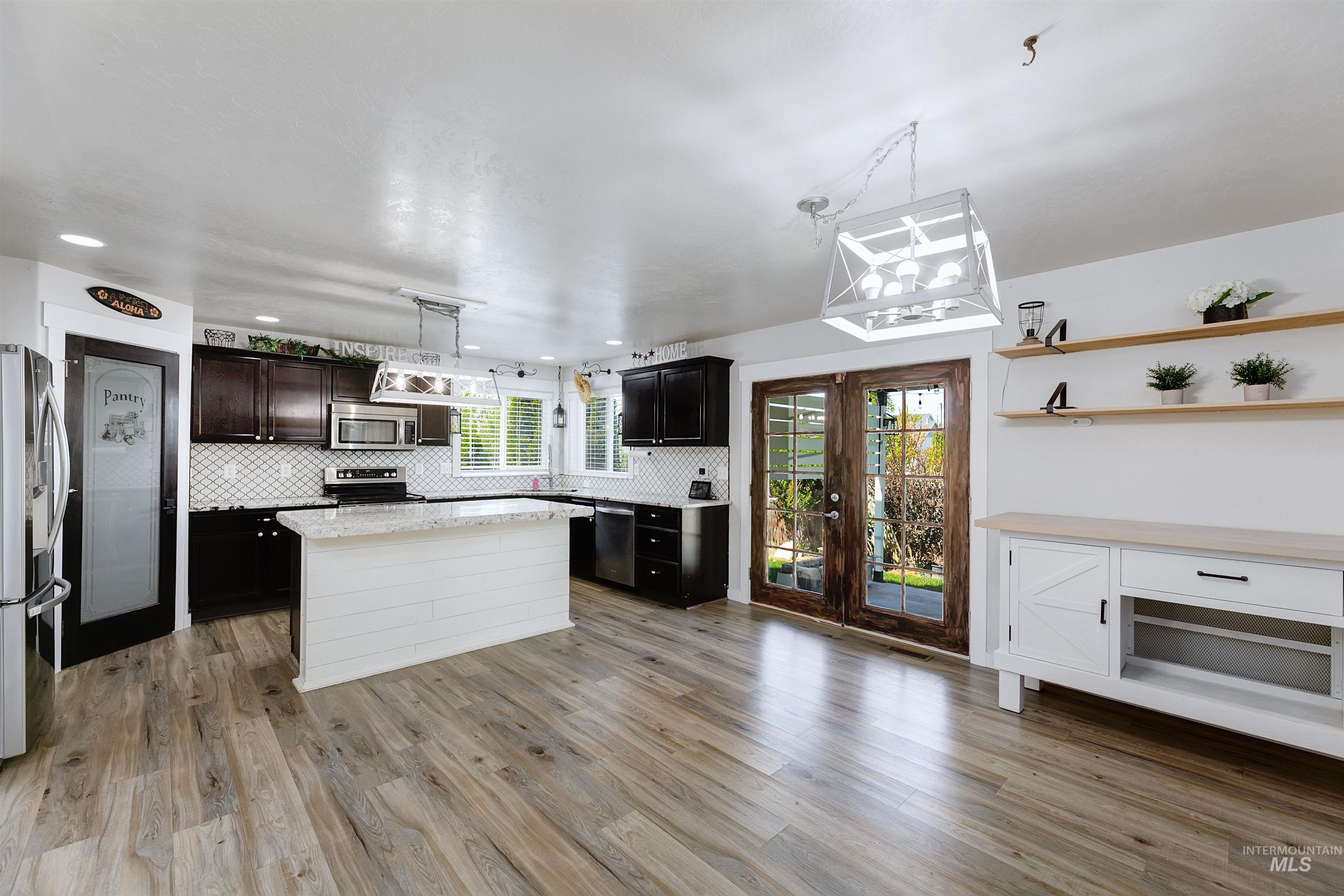 1052 E Sicily Property Photo 7