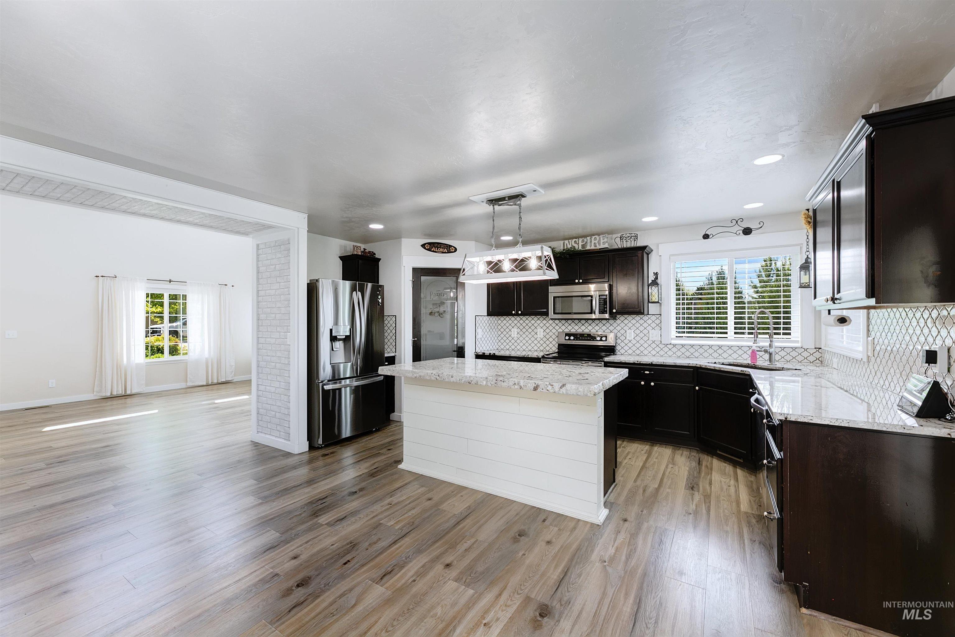 1052 E Sicily Property Photo 8
