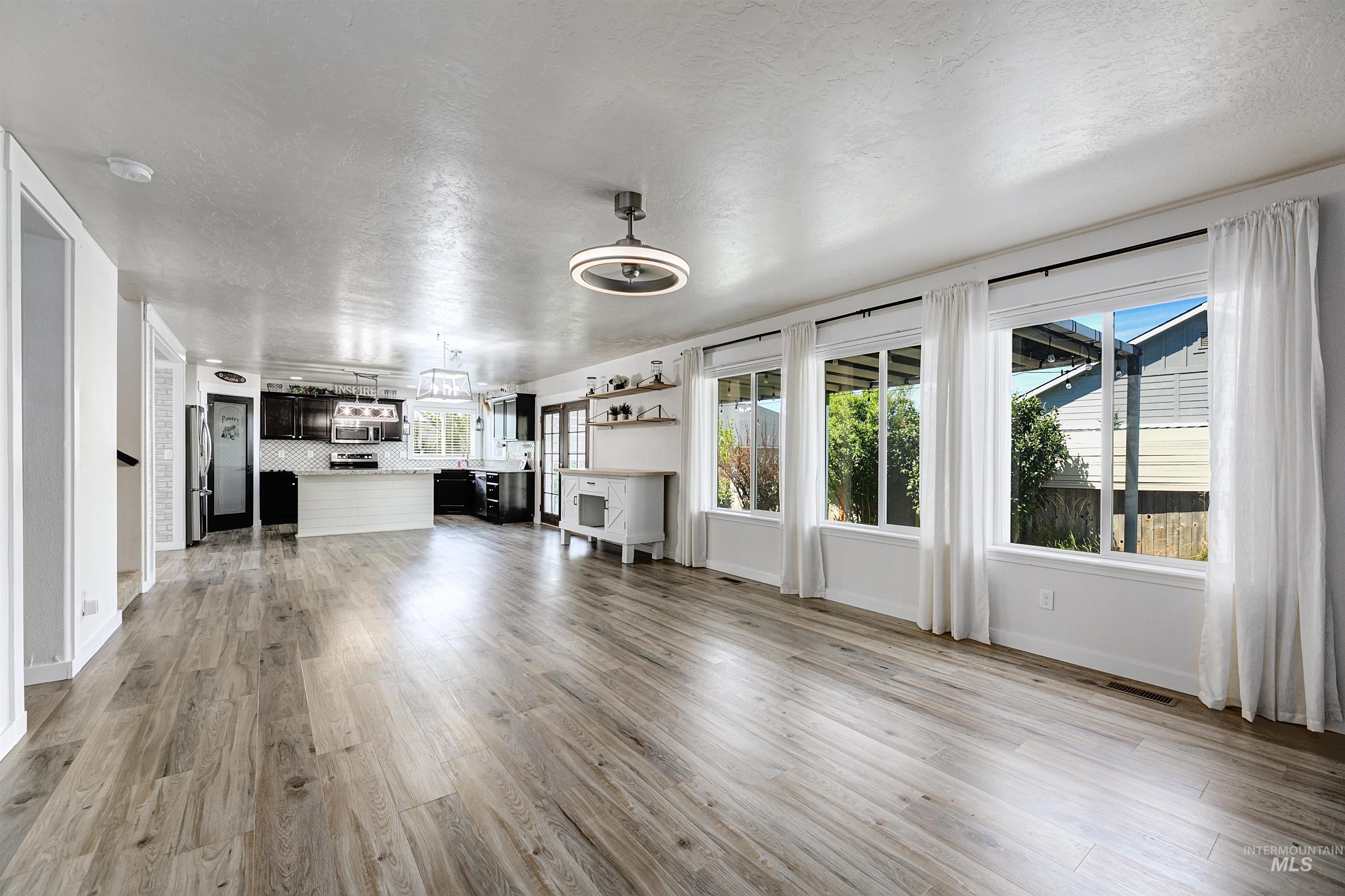 1052 E Sicily Property Photo 9