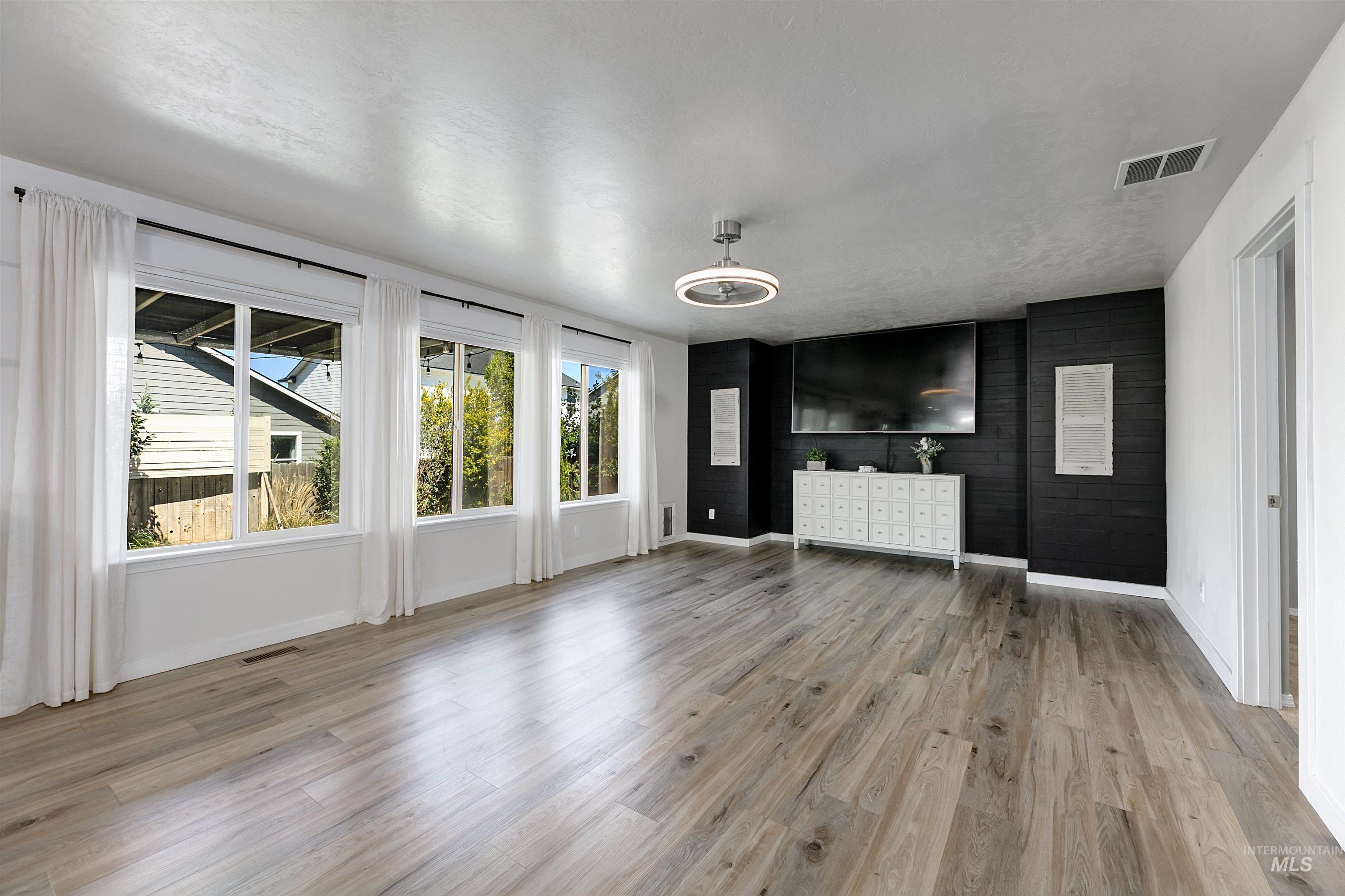 1052 E Sicily Property Photo 11