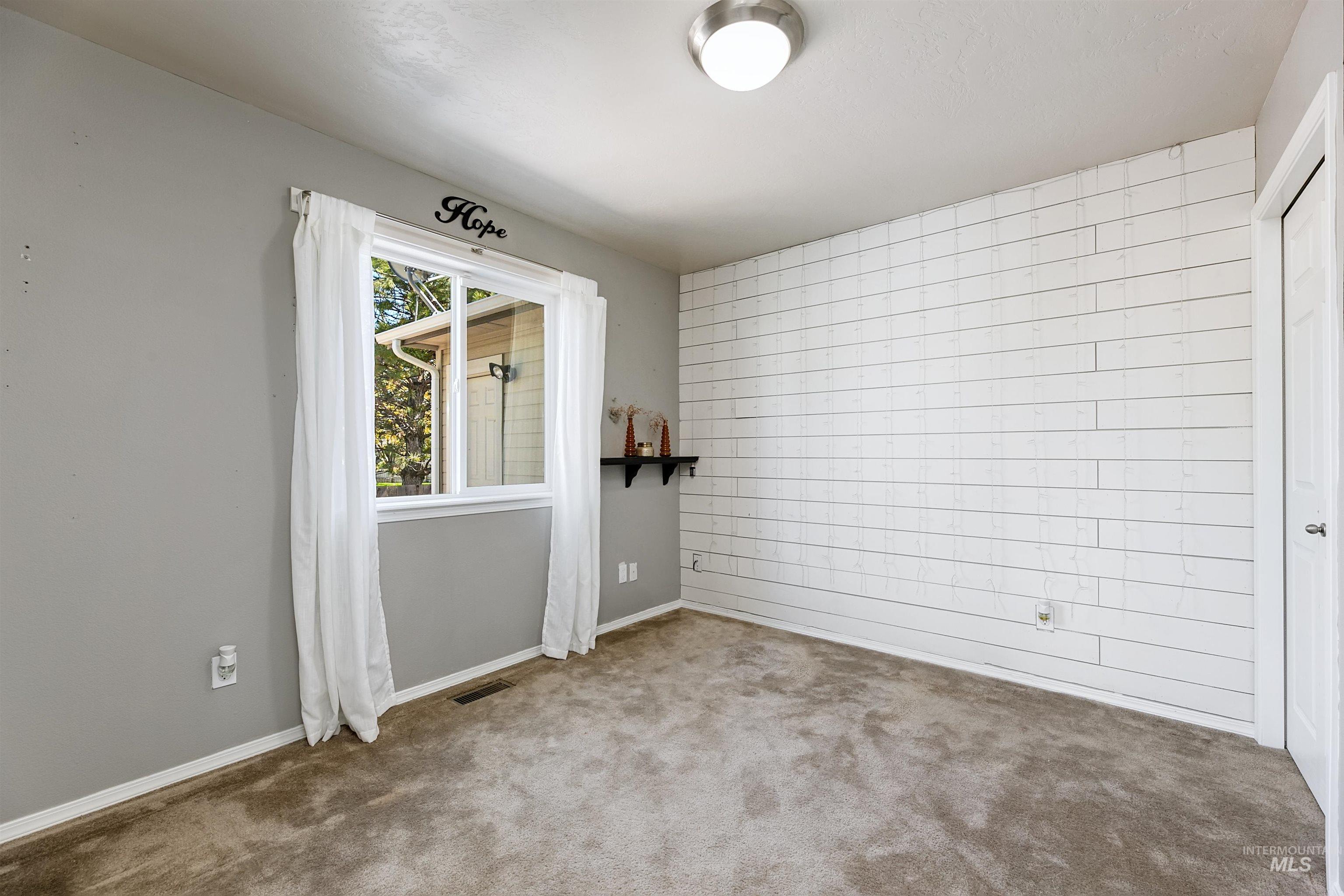 1052 E Sicily Property Photo 16