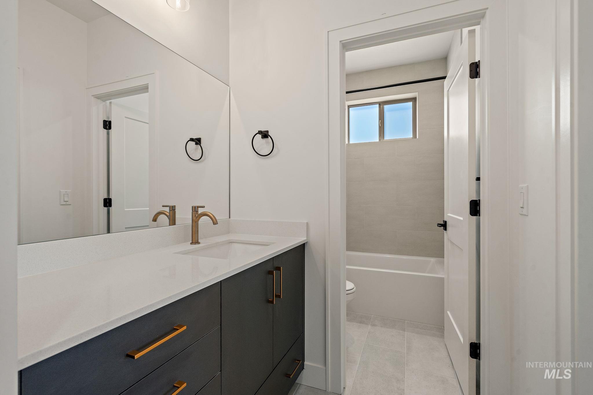 1700 Black Elm Property Photo 10
