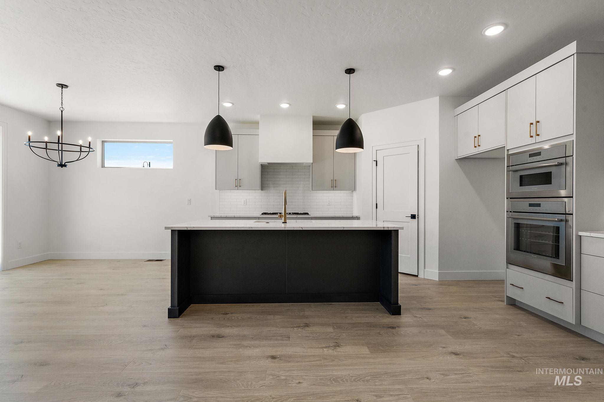1700 Black Elm Property Photo 15