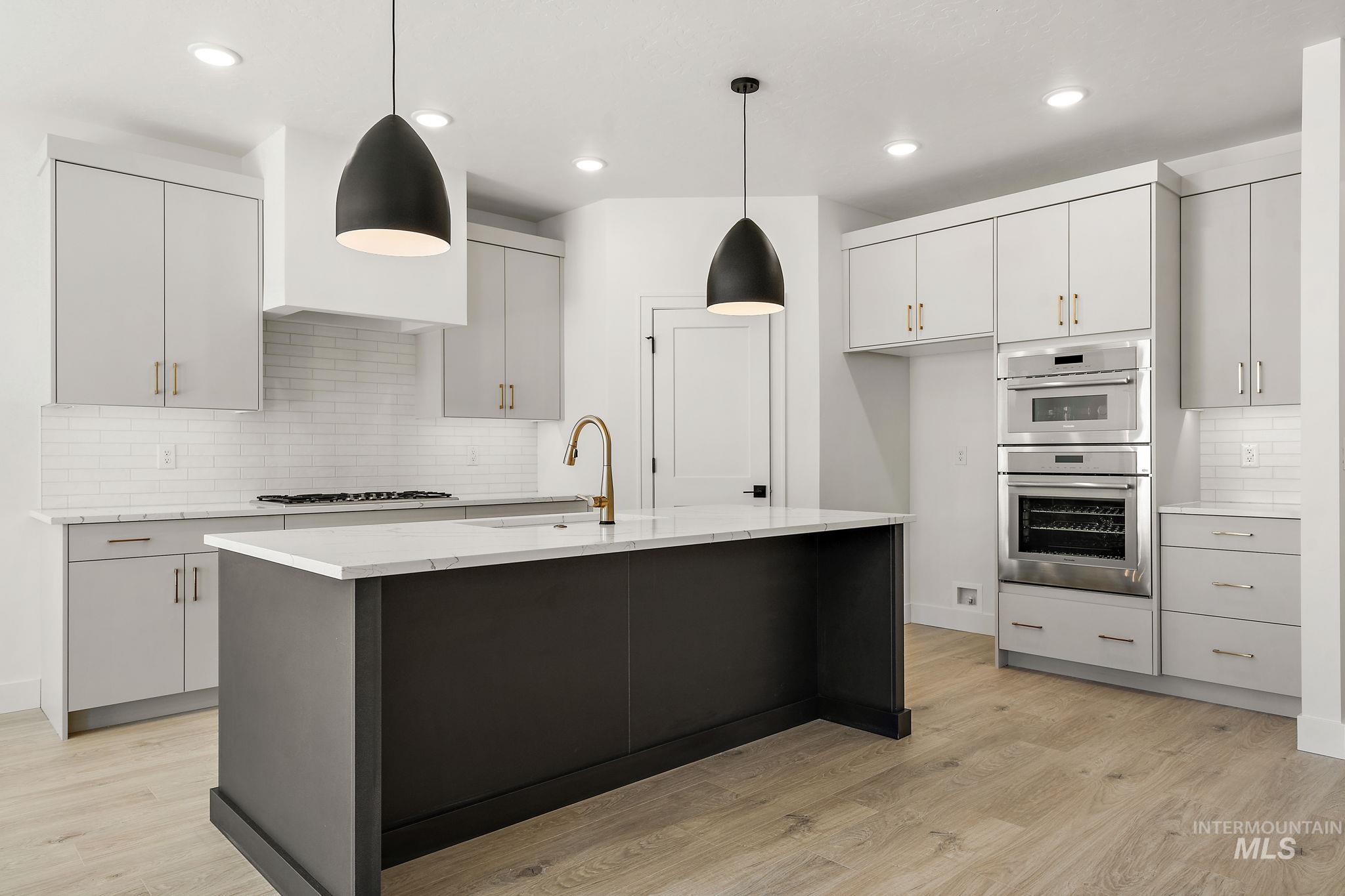 1700 Black Elm Property Photo 16