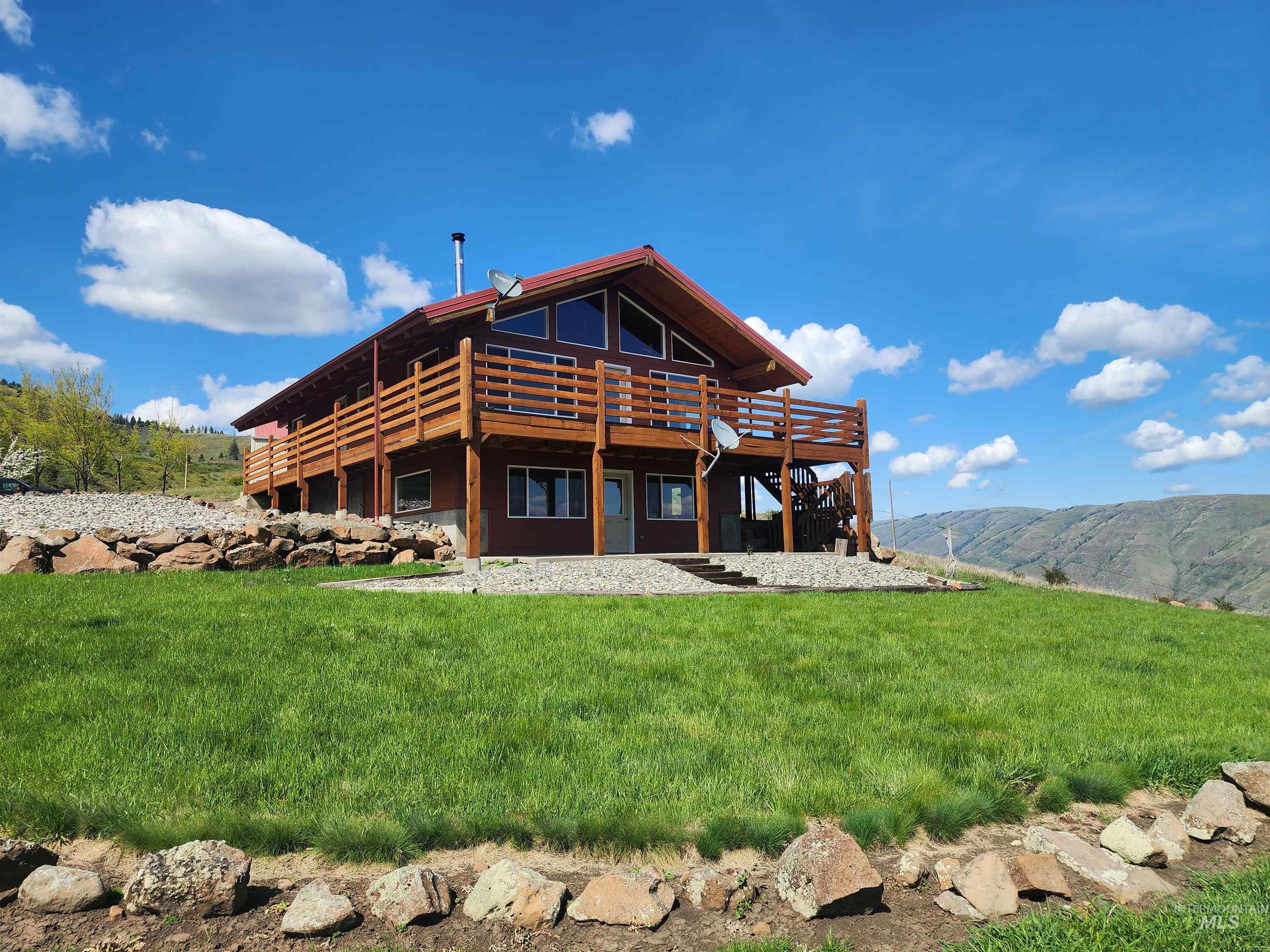 1073 Doumecq Road Property Photo 1