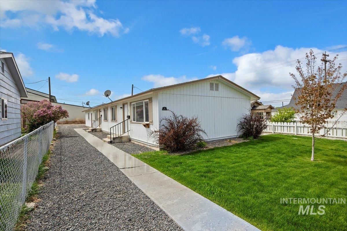121 S 8th Property Photo