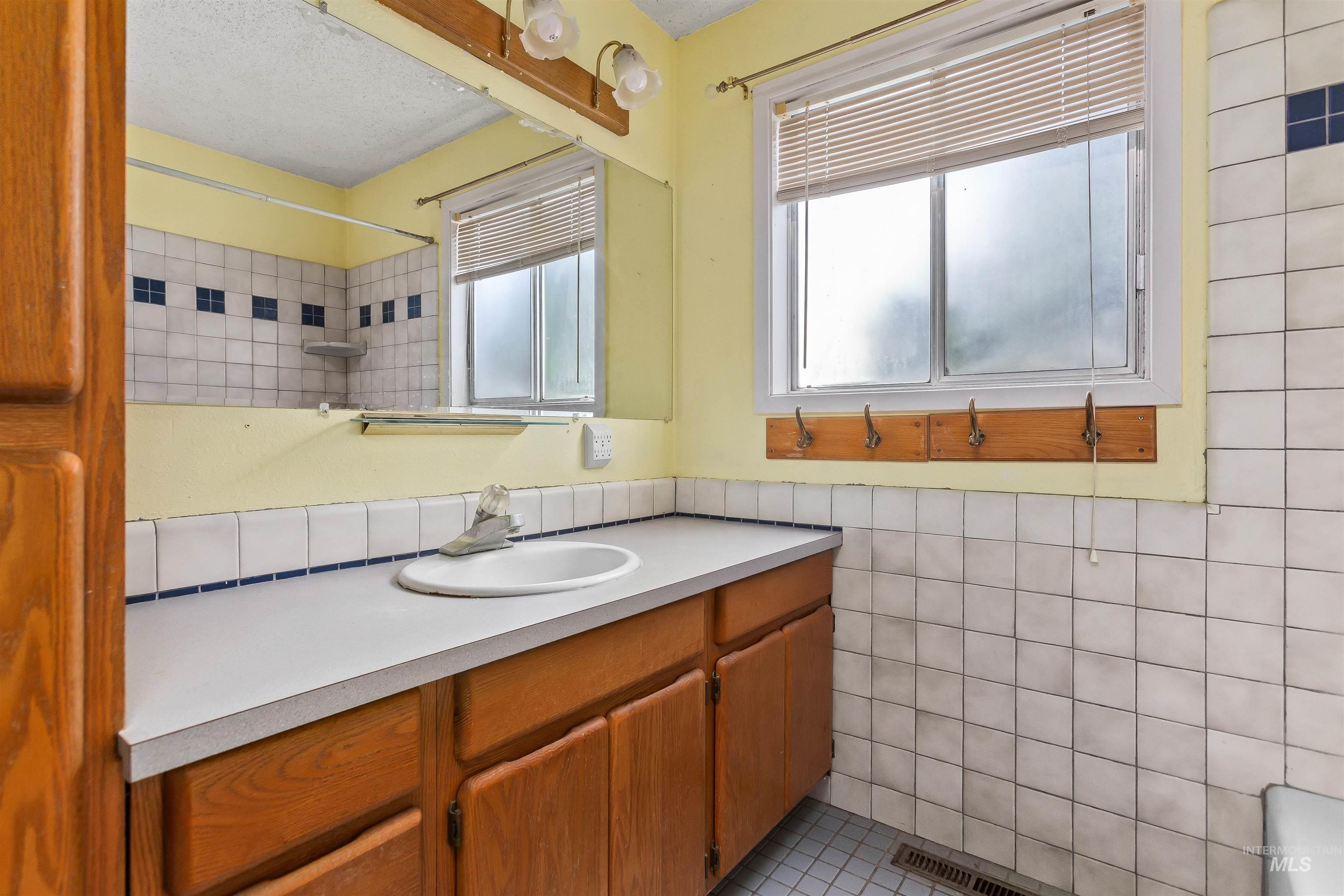 3709 11th Street Property Photo 8