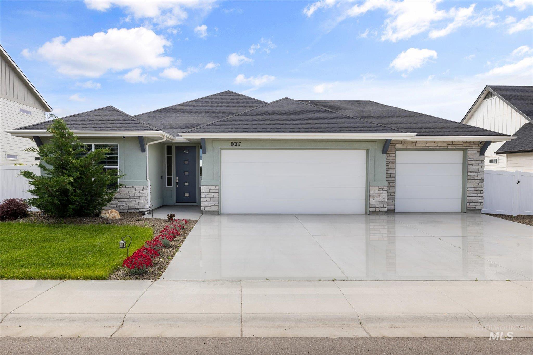8087 Tandy Cove St Property Photo 2