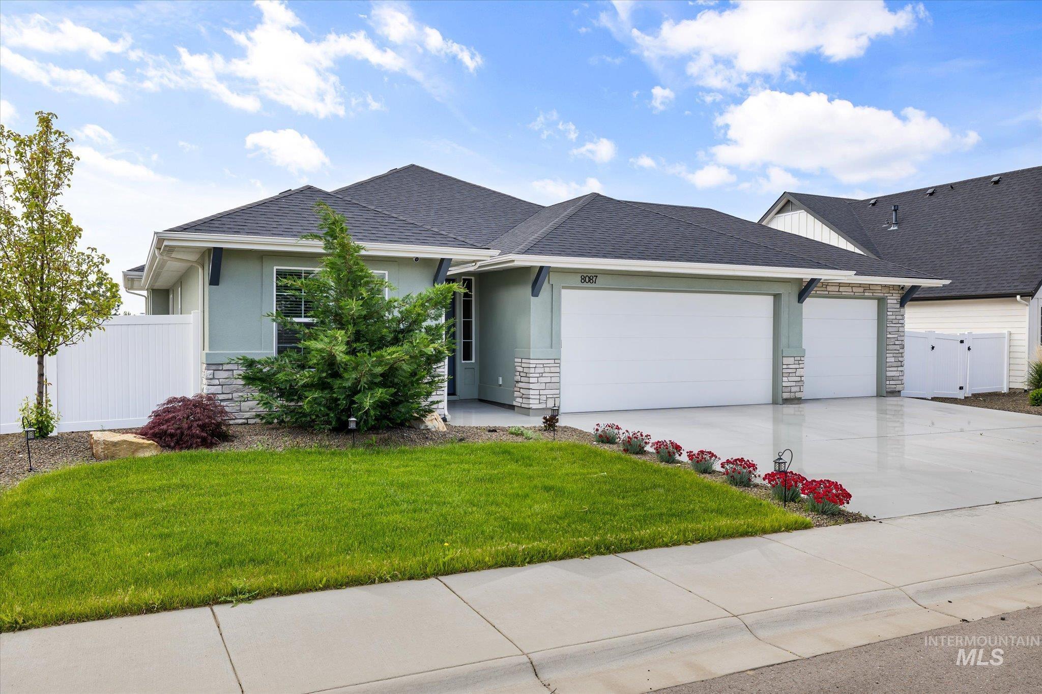 8087 Tandy Cove St Property Photo 3