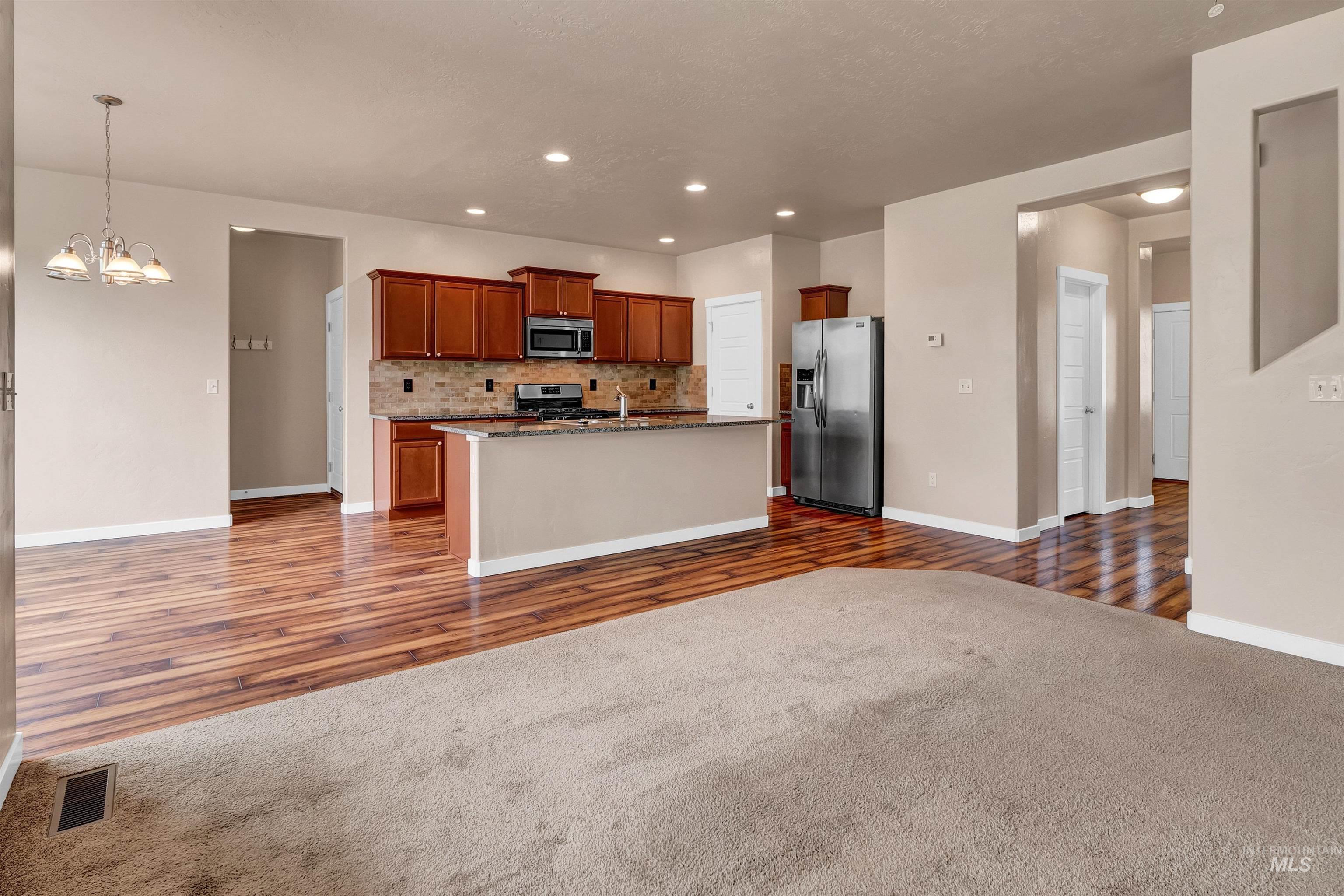 684 E Ionia Drive Property Photo 18