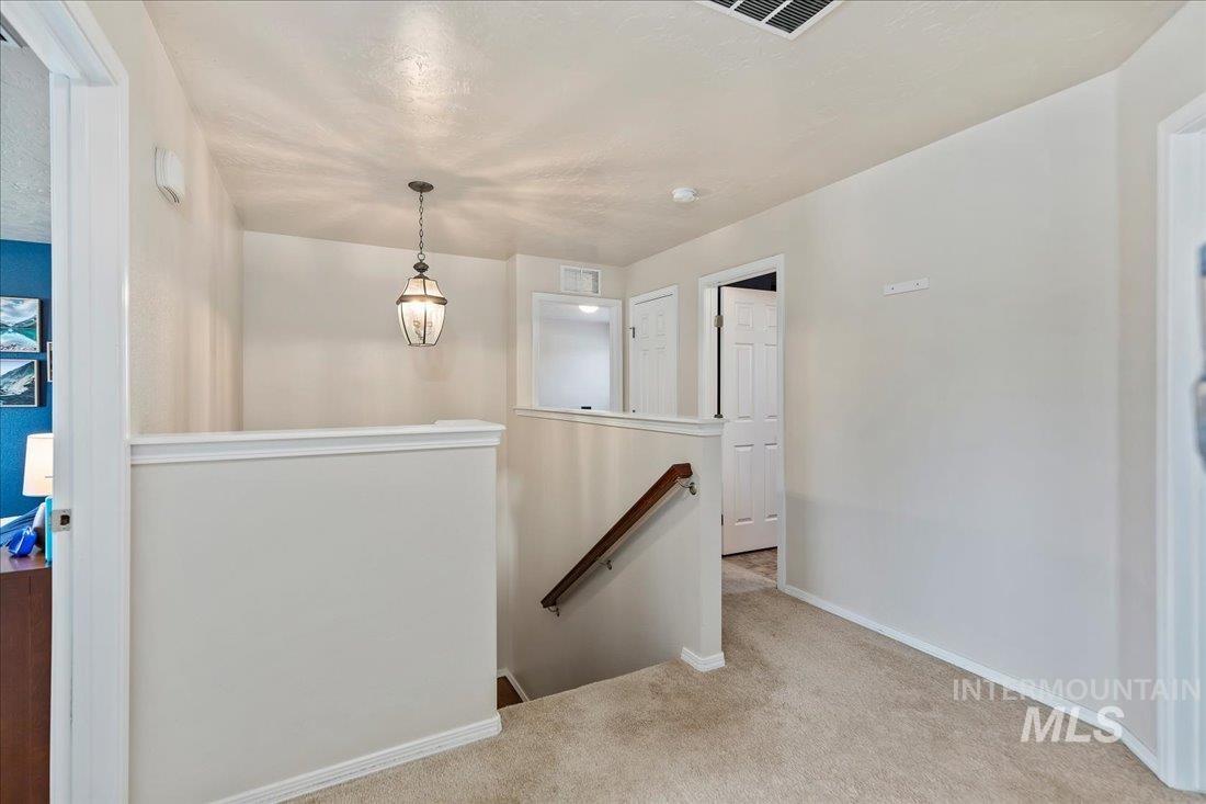915 Ione Ave Property Photo 8