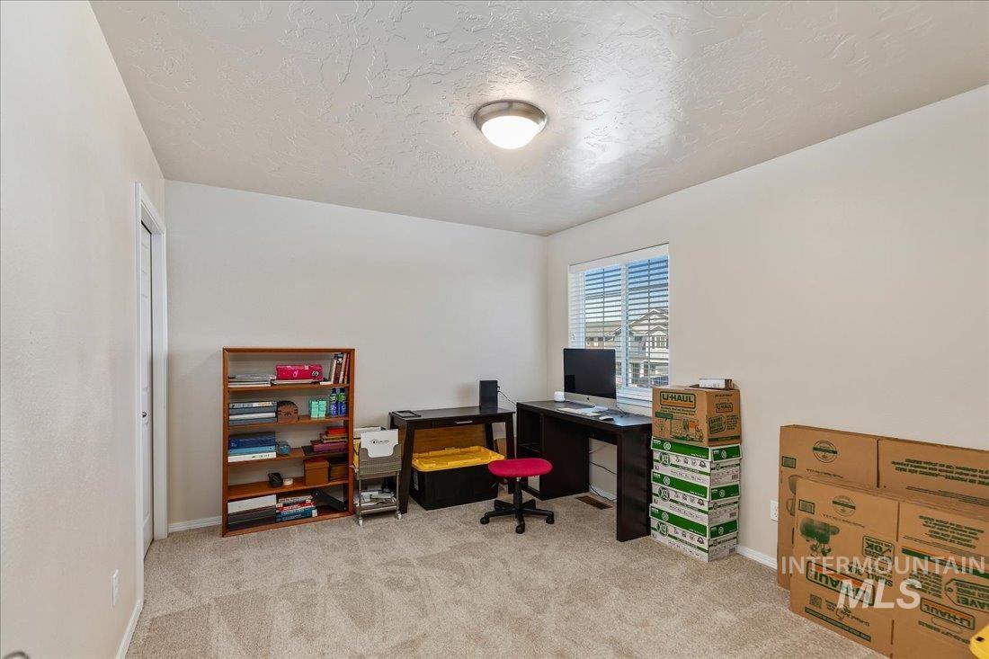 915 Ione Ave Property Photo 10