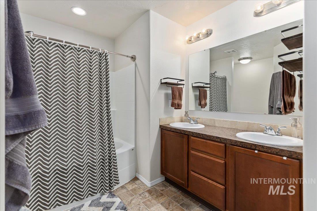 915 Ione Ave Property Photo 18