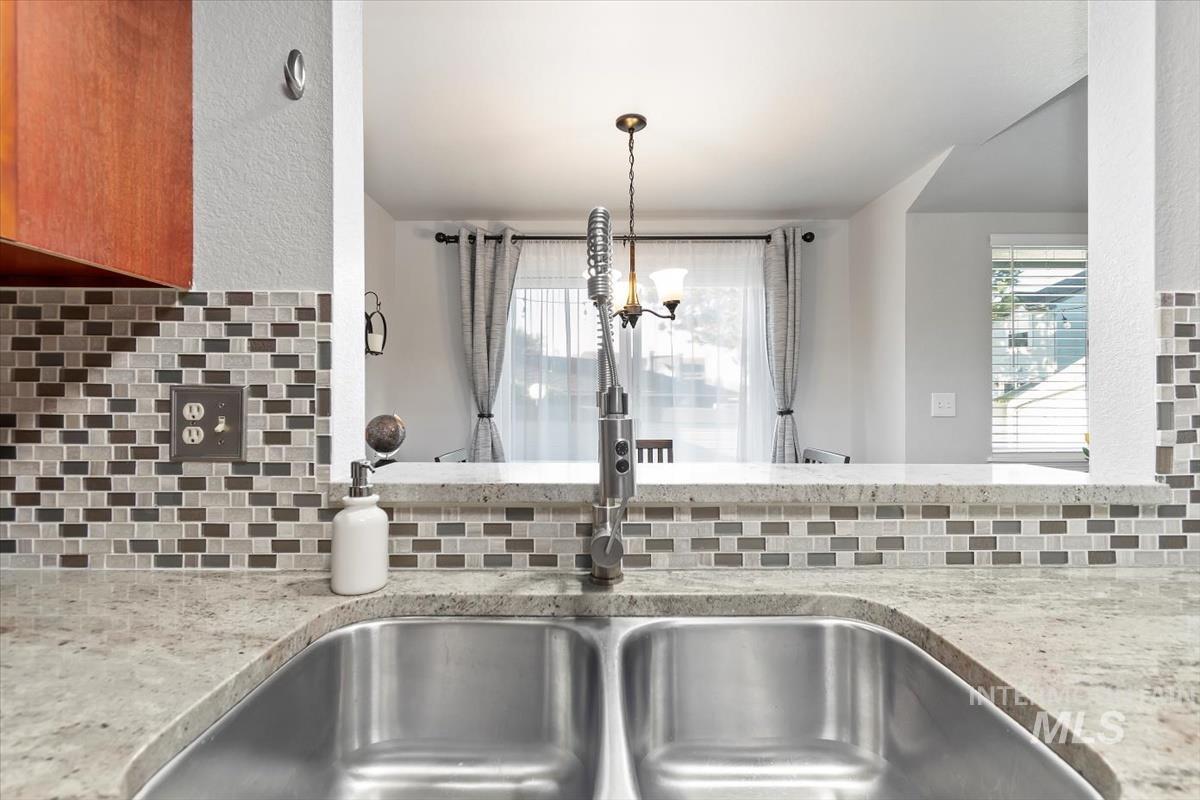 8453 W Cascade Lane Property Photo 10