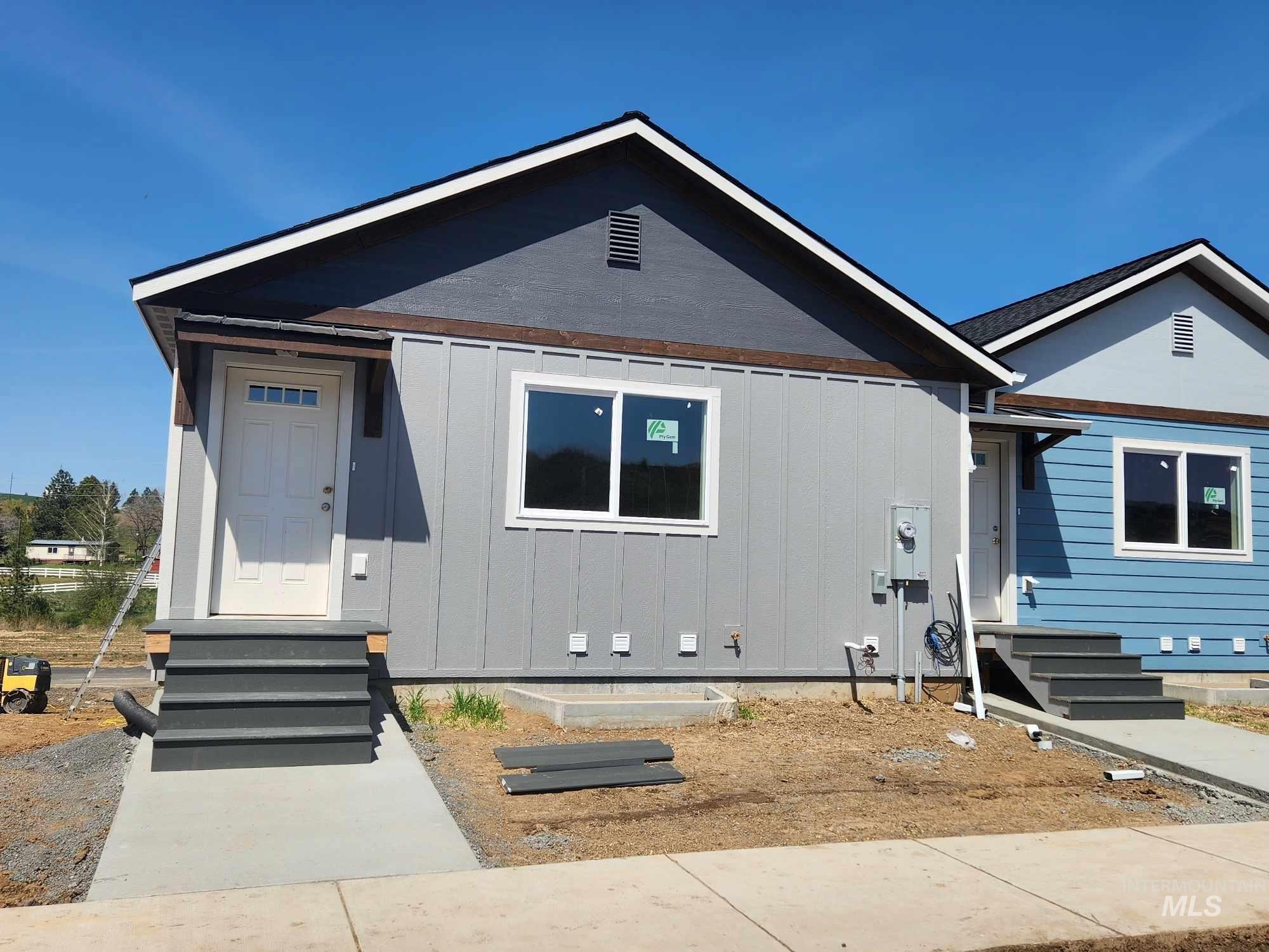 1392 Edington Ave Property Photo
