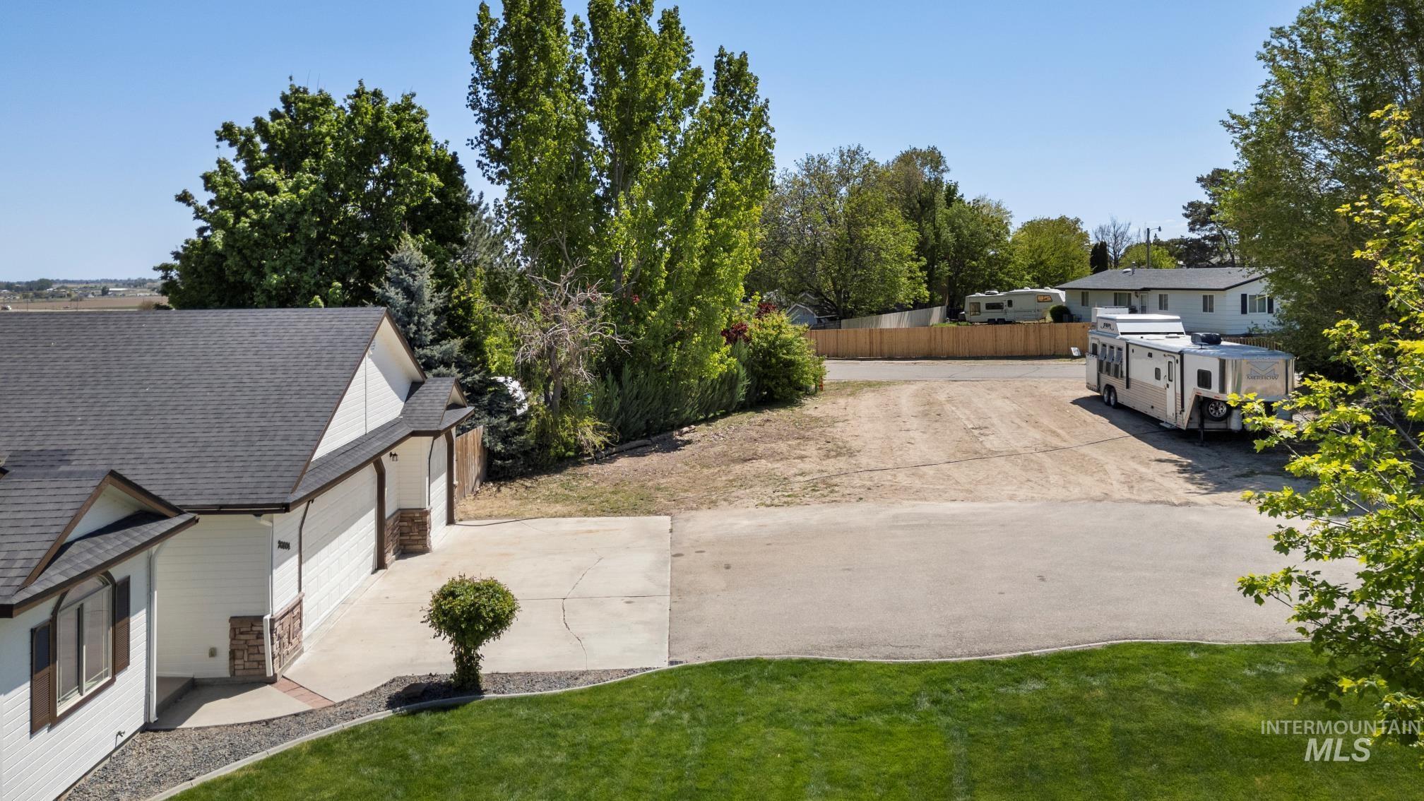 20804 Whittier Drive Property Photo 7