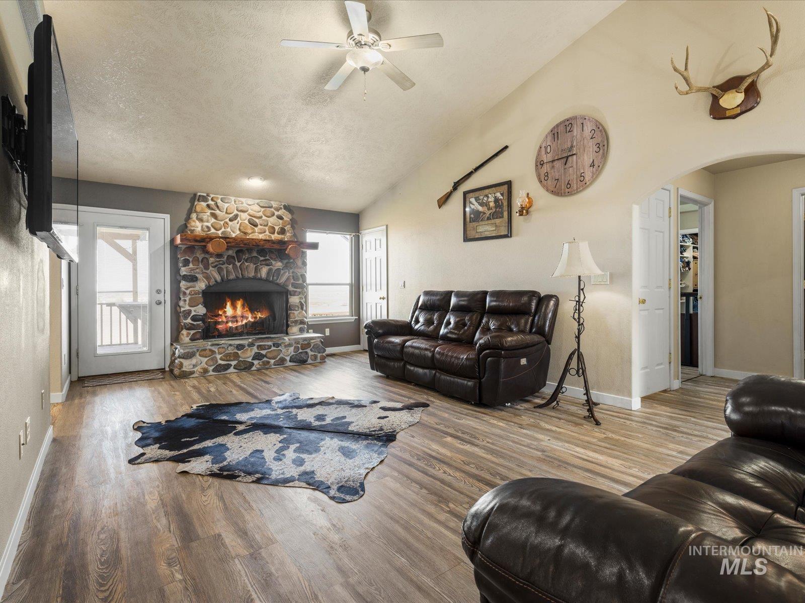 20804 Whittier Drive Property Photo 10