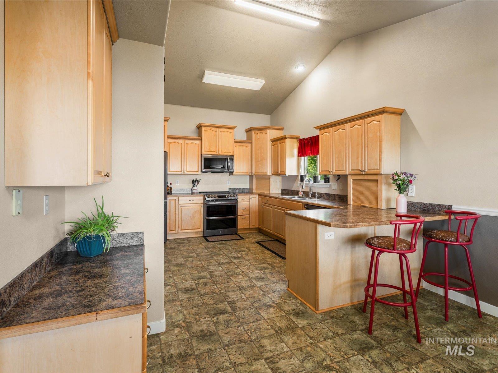20804 Whittier Drive Property Photo 11