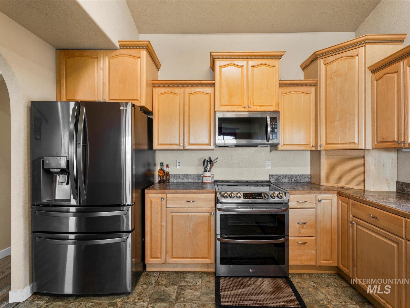 20804 Whittier Drive Property Photo 13