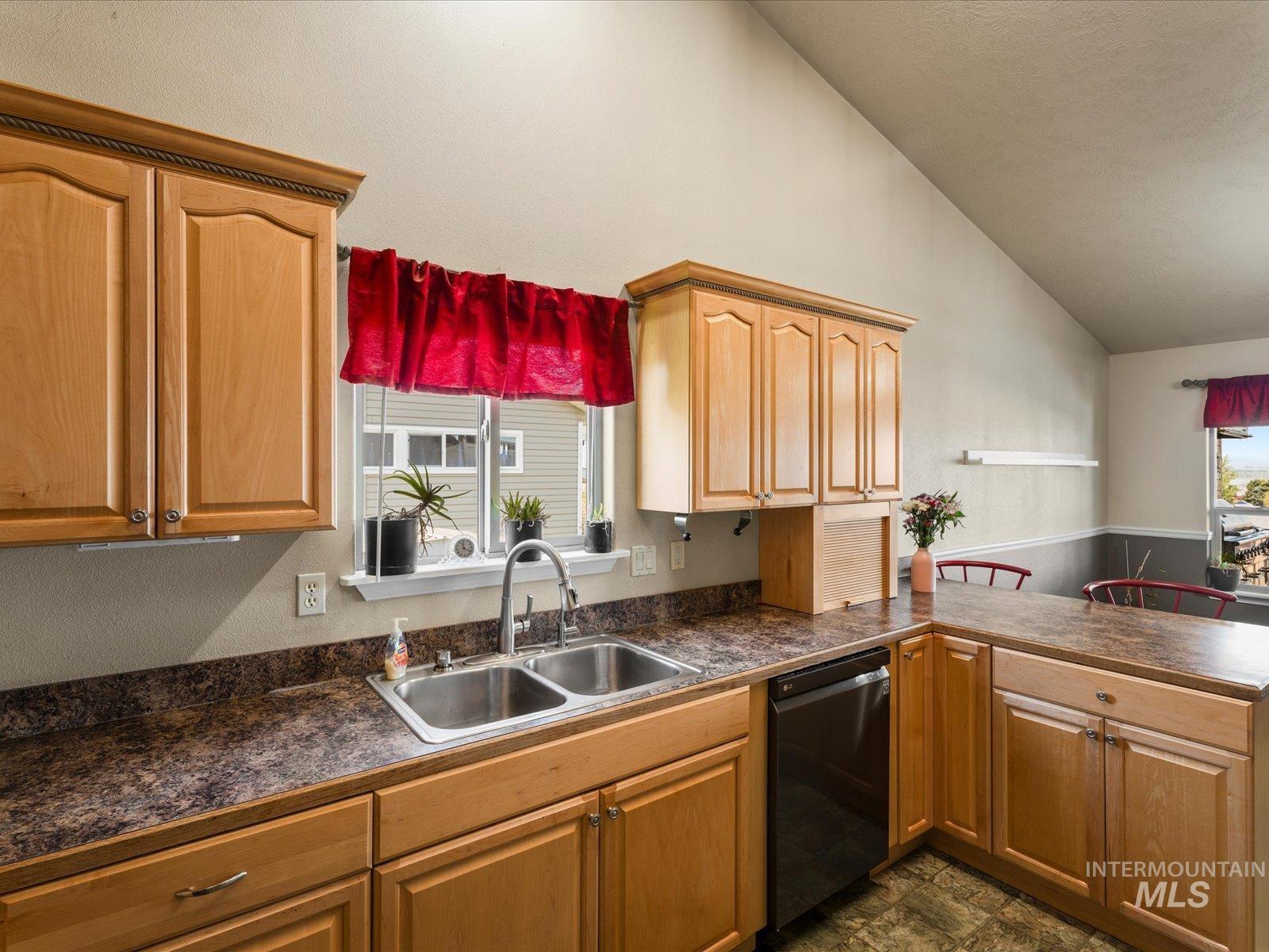 20804 Whittier Drive Property Photo 14