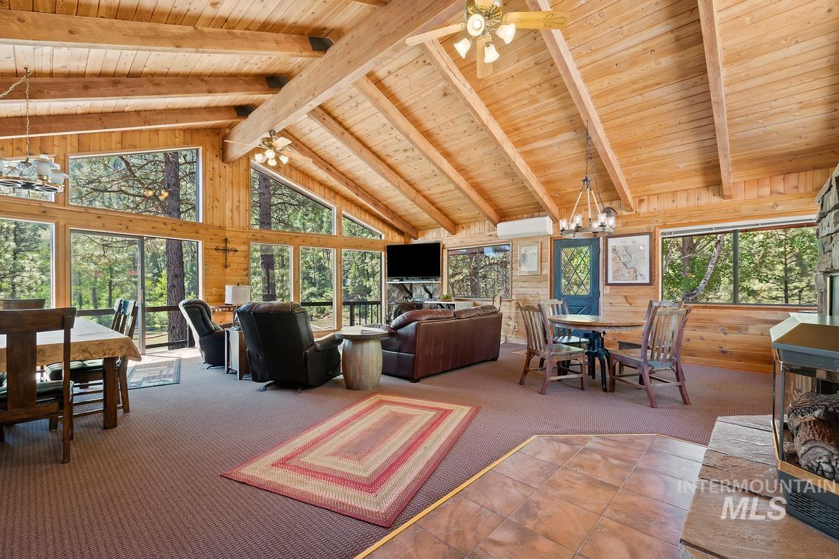 9 Chipmunk Ln Property Photo 2