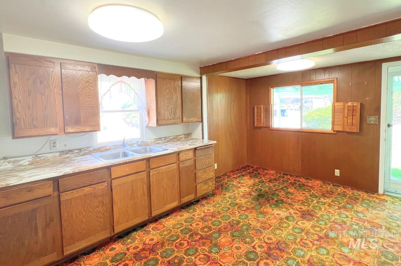 545 Madison Street Property Photo 8