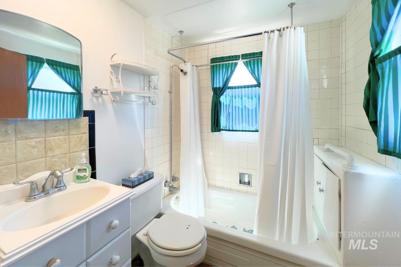 545 Madison Street Property Photo 14