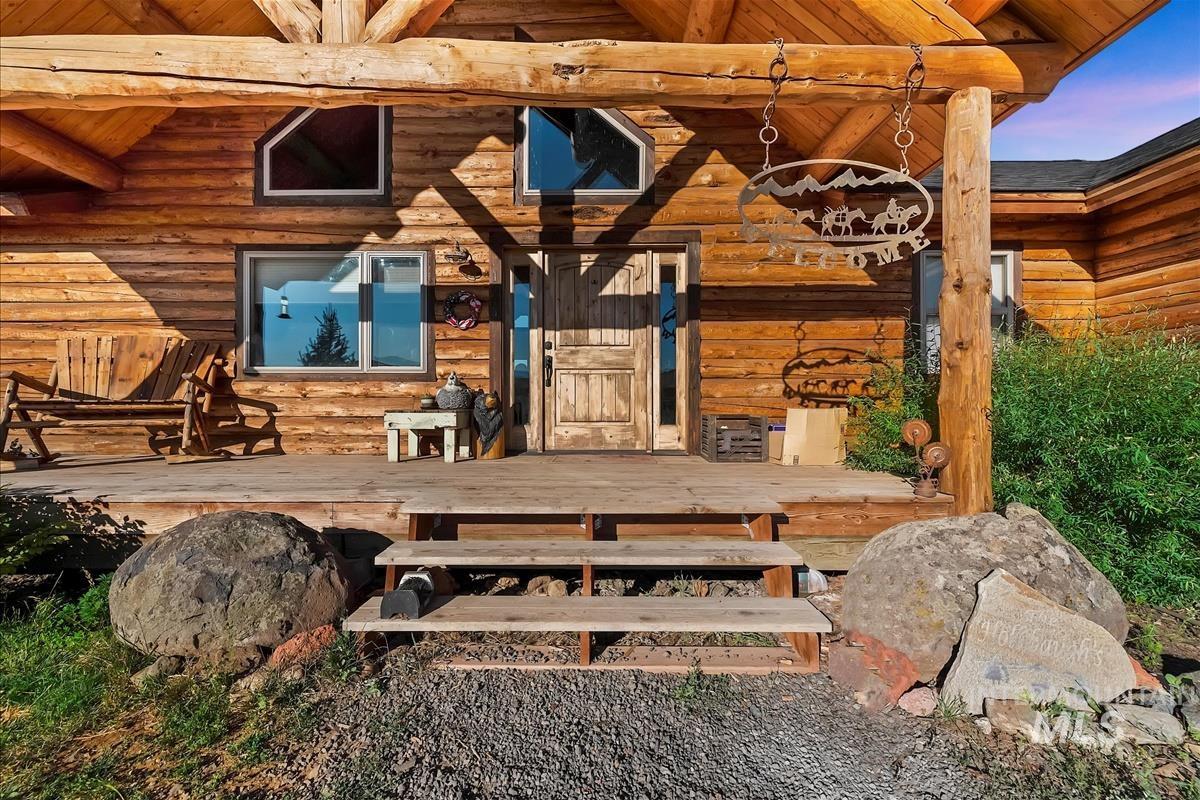 1684 Stirrup Way Property Photo 3