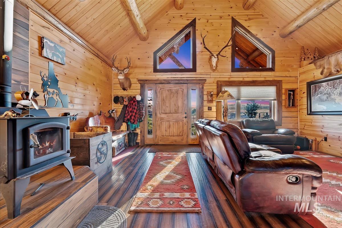 1684 Stirrup Way Property Photo 4