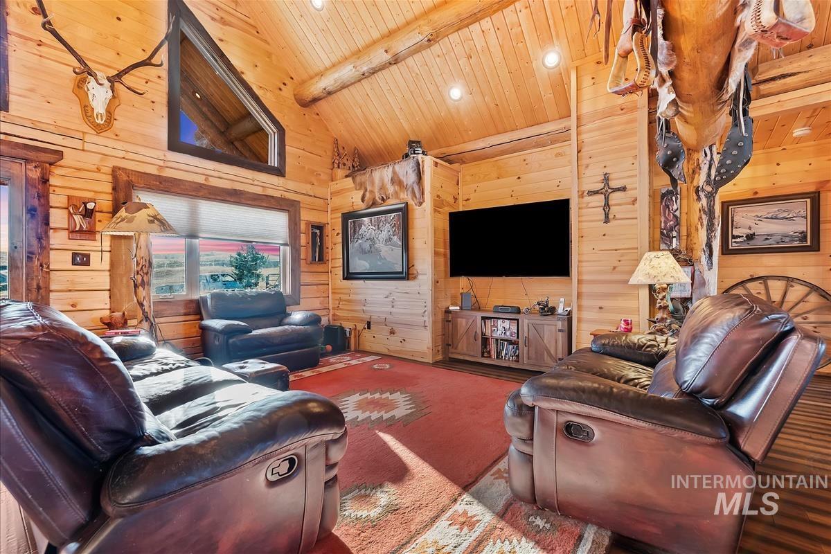 1684 Stirrup Way Property Photo 5