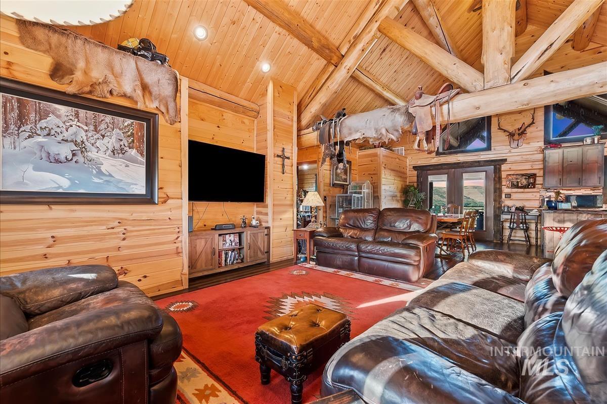 1684 Stirrup Way Property Photo 6