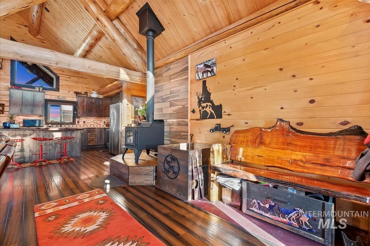 1684 Stirrup Way Property Photo 8