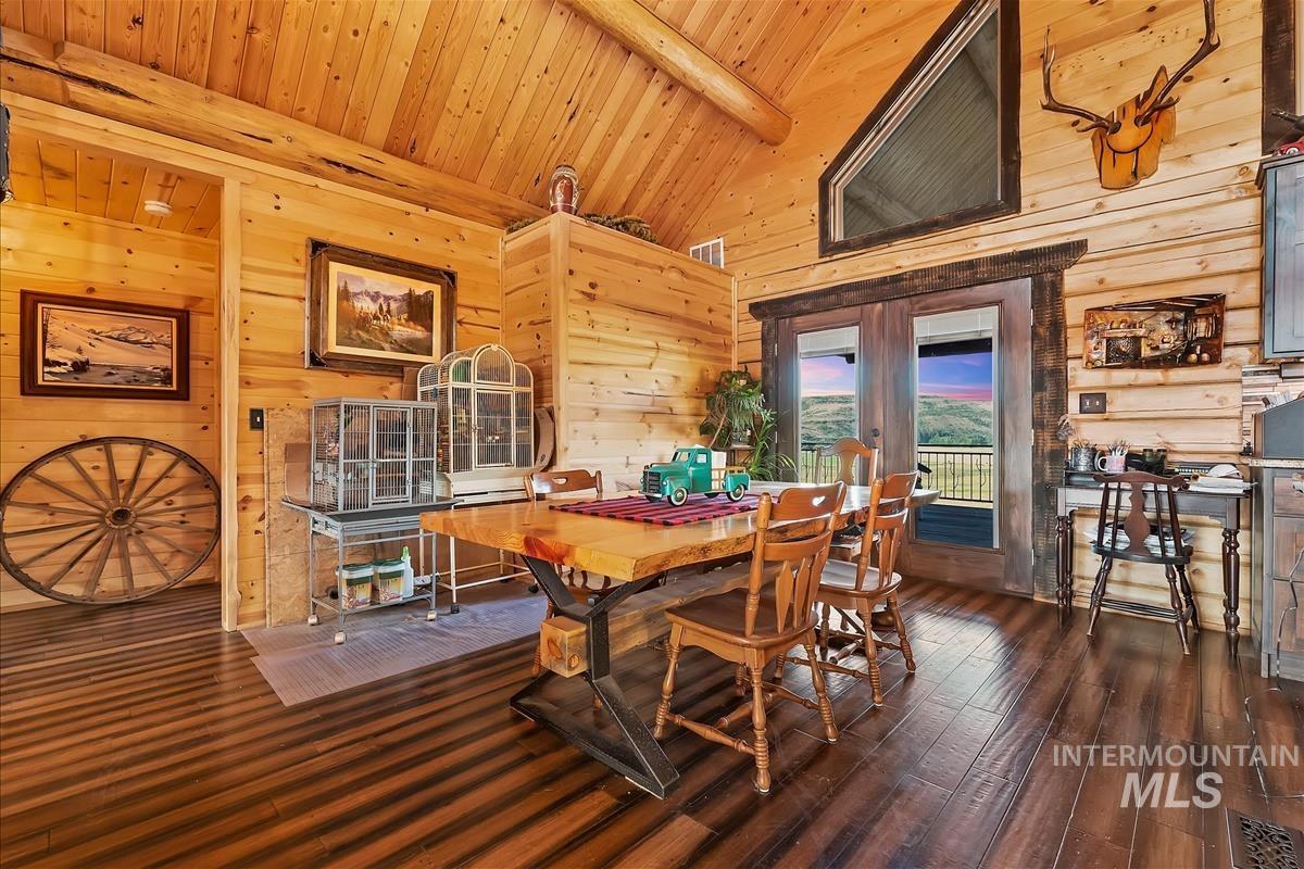 1684 Stirrup Way Property Photo 9