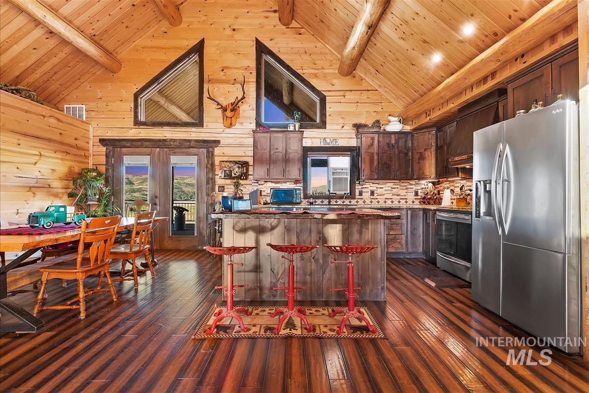 1684 Stirrup Way Property Photo 10