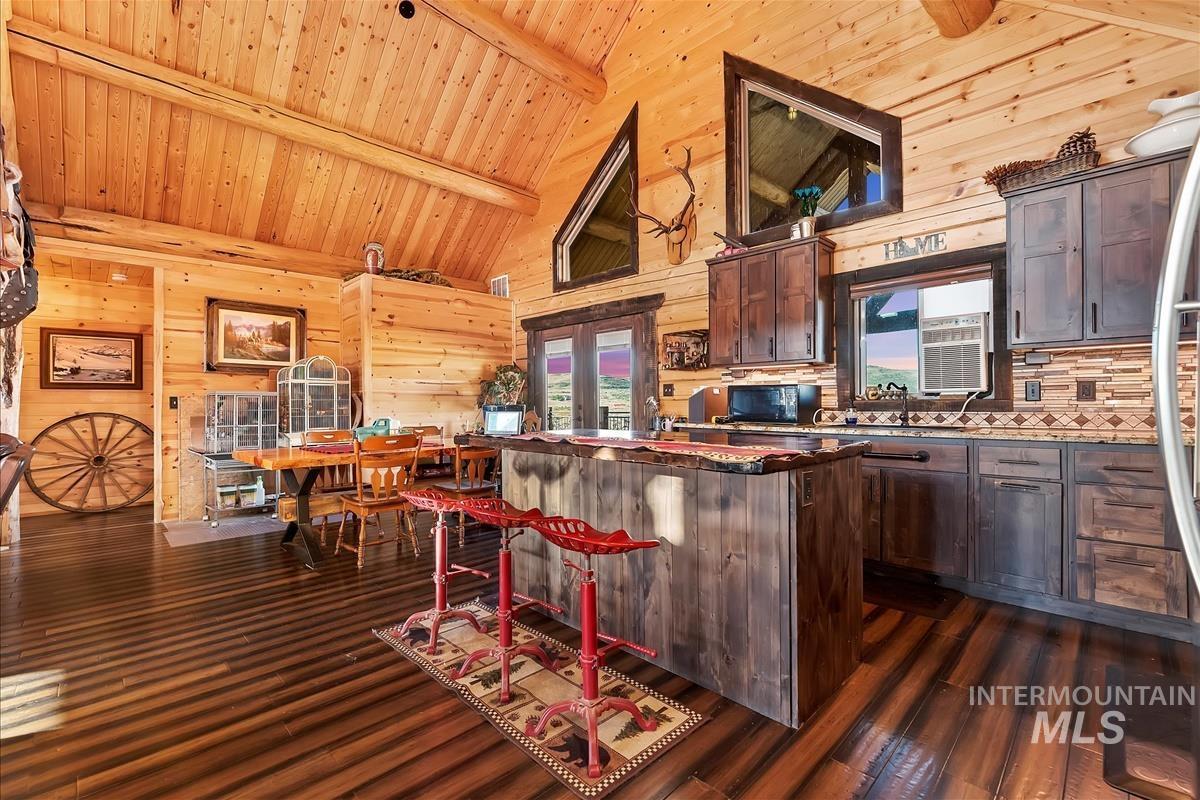 1684 Stirrup Way Property Photo 12