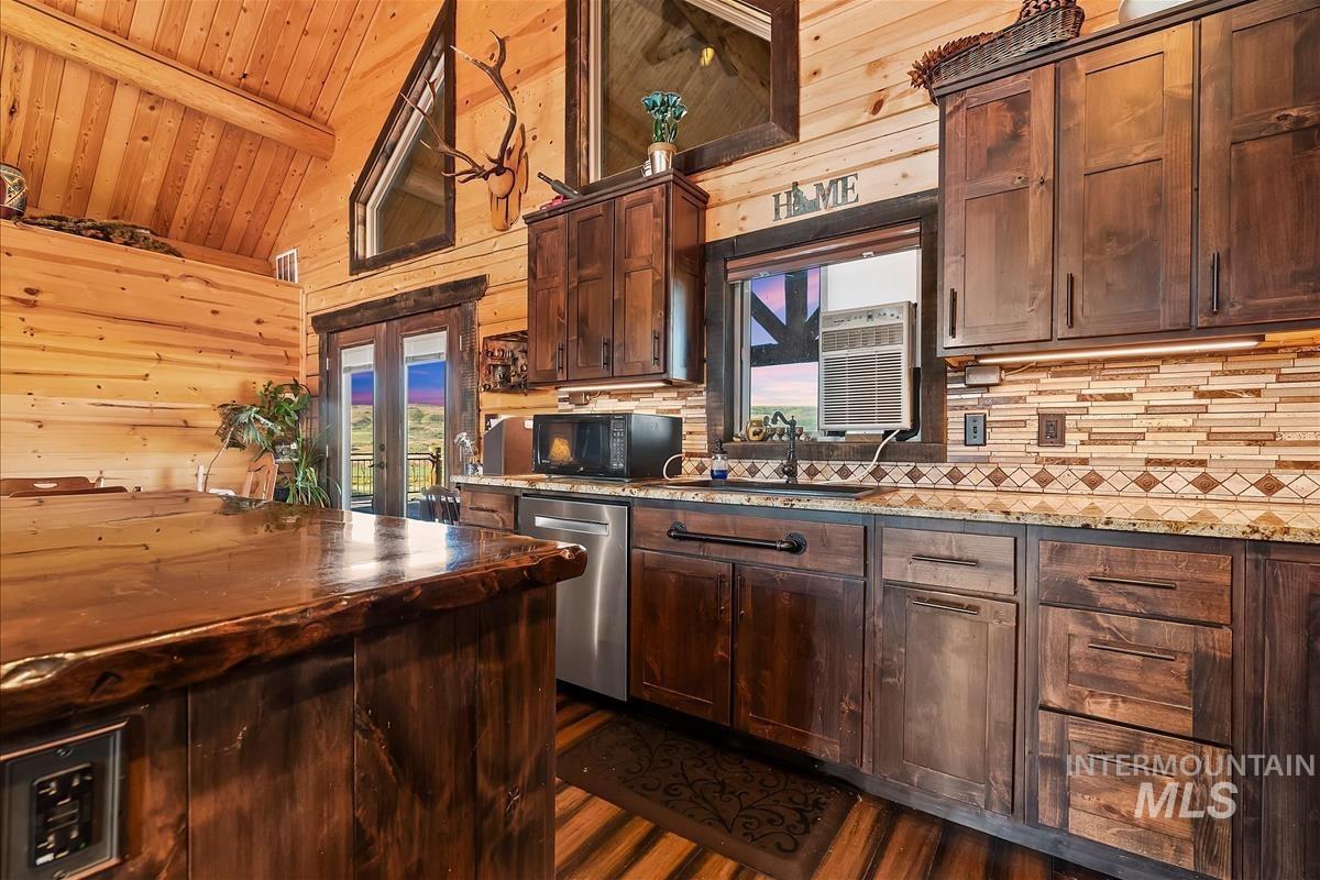 1684 Stirrup Way Property Photo 14