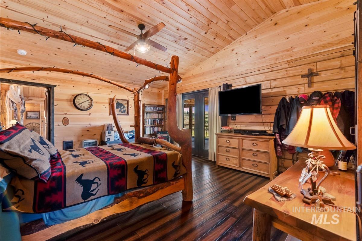 1684 Stirrup Way Property Photo 16